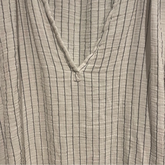 Joie White & Navy Pinstriped Peasant Blouse. Size 3X - Picture 2 of 6